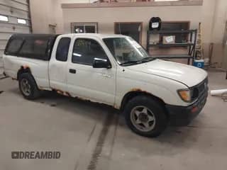1995 Toyota Tacoma z VIN 4TAUN53B9SZ064061, wystawiony jako IAAI lot #43120489 z przebiegiem 265 396 mil mil oraz . Historia ofert i sprzedaży dostępna na DreamBid. Obrazek 1.