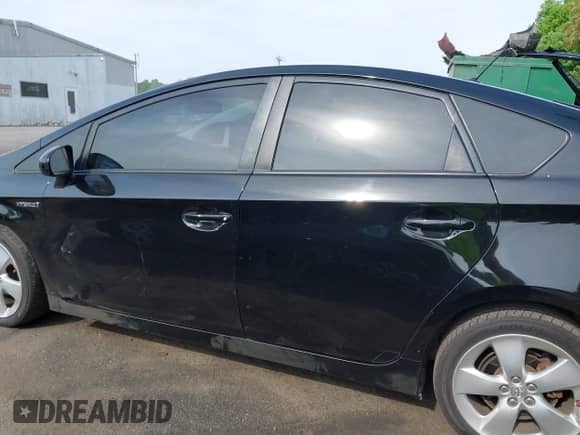 2014 Toyota Prius Four z VIN JTDKN3DU9E0368824, wystawiony jako IAAI lot #42092046 z przebiegiem 217 704 mil mil oraz . Historia ofert i sprzedaży dostępna na DreamBid. Obrazek 14.