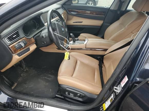 2015 BMW 7 Series 740Li xDrive с VIN WBAYF4C50FGS99227, выставлен на аукционе Copart как лот 85001735 с пробегом Не указан миль и Списание • Salvage title. История ставок и продаж доступна на DreamBid. Изображение 7.
