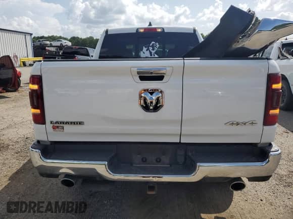 2022 Ram 1500 Laramie z VIN 1C6SRFJT3NN141138, wystawiony jako Copart lot #63250275 z przebiegiem 84 334 mil mil oraz Szkoda całkowita • Salvage title. Historia ofert i sprzedaży dostępna na DreamBid. Obrazek 6.