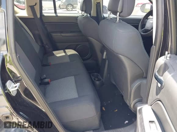 2010 Jeep Compass Sport z VIN 1J4NT1FBXAD621214, wystawiony jako IAAI lot #42227325 z przebiegiem 68 910 mil mil oraz . Historia ofert i sprzedaży dostępna na DreamBid. Obrazek 8.