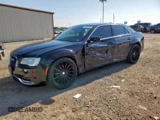 2016 Chrysler 300 Limited z VIN 2C3CCAAG2GH164141, wystawiony jako Copart lot #69393805 z przebiegiem 99 178 mil mil oraz Szkoda całkowita • Salvage title. Historia ofert i sprzedaży dostępna na DreamBid. Obrazek 1.