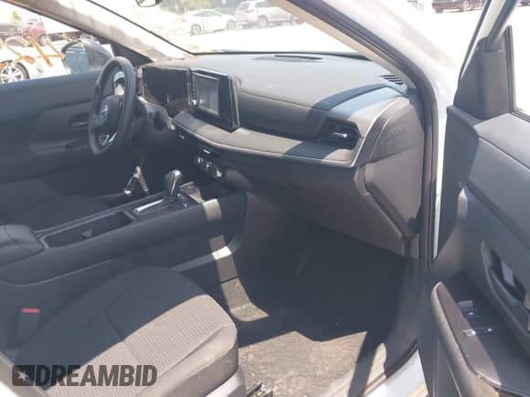2025 Nissan Kicks S with VIN 3N8AP6BA4SL313975, listed as a IAAI auction lot 42545649 with 3,918 mi miles and . Bid and sale history available at DreamBid. Image 5.