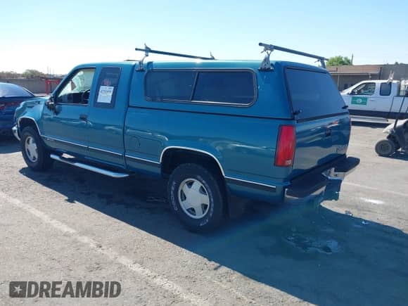 1998 Chevrolet Silverado 1500 z VIN 2GCEK19R8W1221205, wystawiony jako IAAI lot #42741835 z przebiegiem 59 925 mil mil oraz . Historia ofert i sprzedaży dostępna na DreamBid. Obrazek 3.