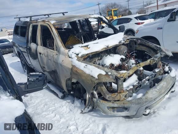 2019 Ram 1500 Warlock z VIN 1C6RR7GGXKS686345, wystawiony jako IAAI lot #41605563 z przebiegiem 54 510 mil mil oraz . Historia ofert i sprzedaży dostępna na DreamBid. Obrazek 1.