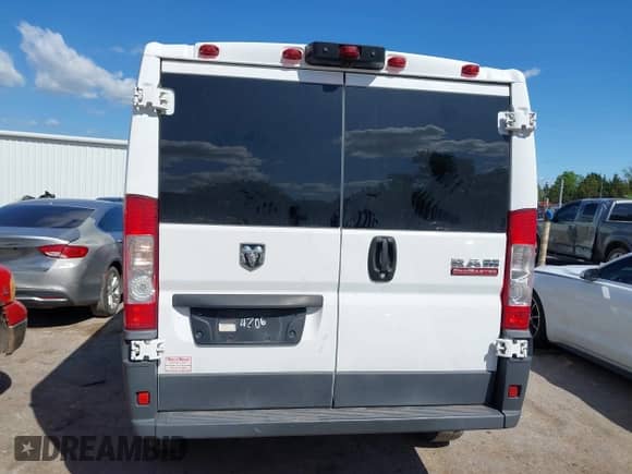 2018 Ram ProMaster Cargo z VIN 3C6TRVAG5JE117326, wystawiony jako IAAI lot #42113340 z przebiegiem 180 561 mil mil oraz . Historia ofert i sprzedaży dostępna na DreamBid. Obrazek 15.