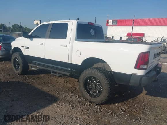 2017 Ram 1500 Rebel z VIN 1C6RR7YT2HS588558, wystawiony jako IAAI lot #43209020 z przebiegiem 179 267 mil mil oraz . Historia ofert i sprzedaży dostępna na DreamBid. Obrazek 3.