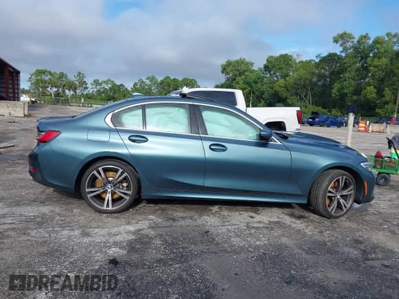 2020 BMW 3 Series 330i with VIN 3MW5R1J0XL8B39110, listed as a IAAI auction lot 43425538 with Not provided miles and . Bid and sale history available at DreamBid. Image 13.