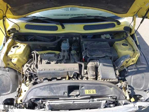 2004 MINI Hardtop with VIN WMWRC33424TJ62339, listed as a IAAI auction lot 43241929 with 147,645 mi miles and . Bid and sale history available at DreamBid. Image 10.