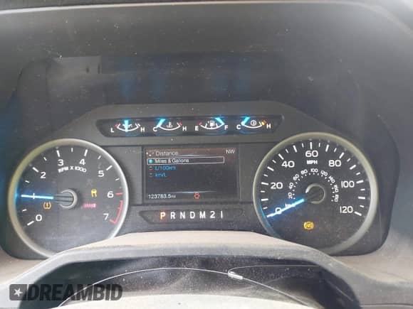 2015 Ford F-150 XLT z VIN 1FTFW1EF9FFB64638, wystawiony jako IAAI lot #43096053 z przebiegiem 123 783 mil mil oraz . Historia ofert i sprzedaży dostępna na DreamBid. Obrazek 7.