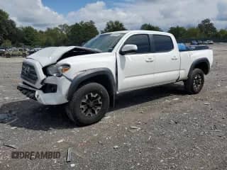 2017 Toyota Tacoma TRD Off Road z VIN 3TMDZ5BNXHM027454, wystawiony jako Copart lot #84053695 z przebiegiem 131 703 mil mil oraz Szkoda całkowita • Salvage title. Historia ofert i sprzedaży dostępna na DreamBid. Obrazek 1.