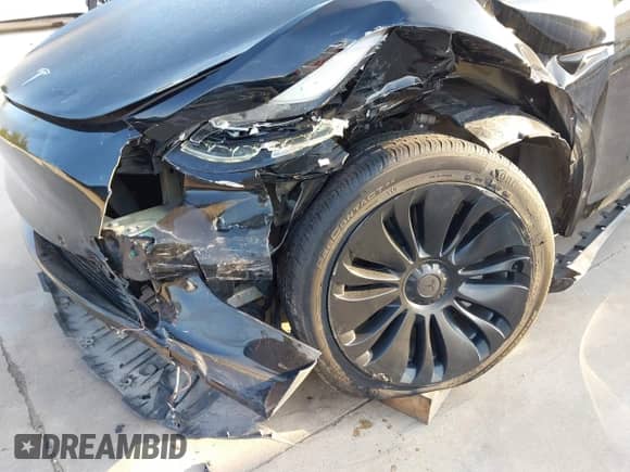 2023 Tesla Model Y Long Range z VIN 7SAYGAEE7PF767951, wystawiony jako IAAI lot #43128878 z przebiegiem 36 431 mil mil oraz . Historia ofert i sprzedaży dostępna na DreamBid. Obrazek 22.