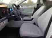 2024 Hyundai Kona SEL z VIN KM8HBCAB9RU146803, wystawiony jako Copart lot #81850764 z przebiegiem 19 927 mil mil oraz Czysty tytuł • Clean title. Historia ofert i sprzedaży dostępna na DreamBid. Obrazek 7.