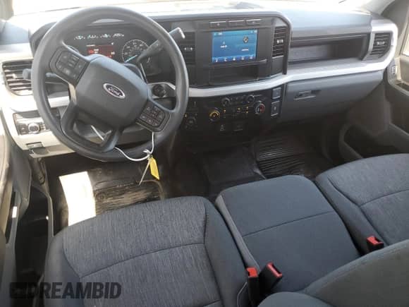 2023 Ford F-250 XL z VIN 1FT7W2BT2PEC63300, wystawiony jako Copart lot #57138195 z przebiegiem 31 934 mil mil oraz Szkoda całkowita • Salvage title. Historia ofert i sprzedaży dostępna na DreamBid. Obrazek 8.