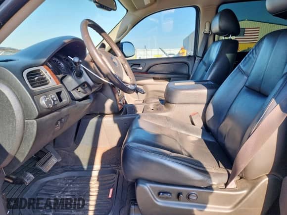 2011 Chevrolet Suburban LT with VIN 1GNSCJE00BR291796, listed as a Copart auction lot 64288365 with 300,451 mi miles and Clean title. Bid and sale history available at DreamBid. Image 7.