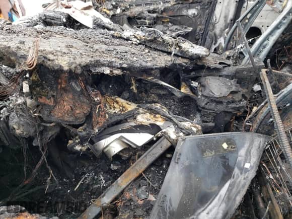 2013 Land Rover Range Rover Sport SC z VIN SALSH2E44DA777699, wystawiony jako Copart lot #69518595 z przebiegiem Nie podano mil oraz Nie do naprawy • Non repairable. Historia ofert i sprzedaży dostępna na DreamBid. Obrazek 7.