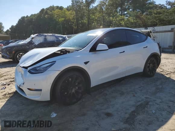 2021 Tesla Model Y Long Range with VIN 5YJYGAEEXMF255268, listed as a Copart auction lot 72024495 with 42,709 mi miles and Salvage title. Bid and sale history available at DreamBid. Image 1.