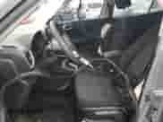 2023 Hyundai Venue SE z VIN KMHRB8A38PU217108, wystawiony jako Copart lot #64990794 z przebiegiem 5 134 mil mil oraz Szkoda całkowita • Salvage title. Historia ofert i sprzedaży dostępna na DreamBid. Obrazek 7.