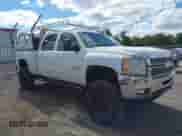 2011 Chevrolet Silverado 2500HD LT z VIN 1GC1KXC89BF229446, wystawiony jako IAAI lot #43020409 z przebiegiem 323 387 mil mil oraz . Historia ofert i sprzedaży dostępna na DreamBid. Obrazek 1.