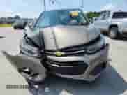 2020 Chevrolet Trax LS z VIN KL7CJKSB5LB353103, wystawiony jako Copart lot #62778665 z przebiegiem 37 187 mil mil oraz Szkoda całkowita • Salvage title. Historia ofert i sprzedaży dostępna na DreamBid. Obrazek 5.