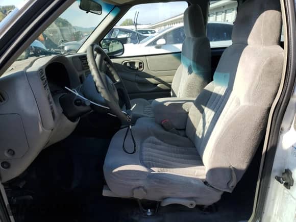 2002 Chevrolet S-10 LS с VIN 1GCCS19W528185316, выставлен на аукционе Copart как лот 85151185 с пробегом Не указан миль и Списание • Salvage title. История ставок и продаж доступна на DreamBid. Изображение 7.