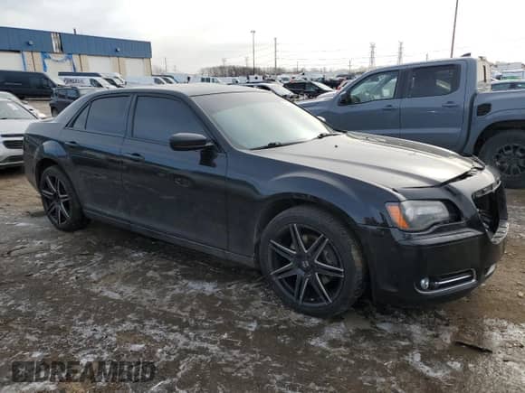 2014 Chrysler 300 S with VIN 2C3CCAGTXEH222448, listed as a Copart auction lot 44384355 with 200,981 mi miles and Clean title. Bid and sale history available at DreamBid. Image 4.