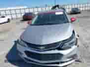 2018 Chevrolet Cruze LT z VIN 3G1BE6SM2JS558352, wystawiony jako IAAI lot #43300017 z przebiegiem 73 550 mil mil oraz . Historia ofert i sprzedaży dostępna na DreamBid. Obrazek 6.