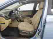 2014 Hyundai Accent GLS z VIN KMHCT4AEXEU659429, wystawiony jako Copart lot #84882725 z przebiegiem 153 222 mil mil oraz Czysty tytuł • Clean title. Historia ofert i sprzedaży dostępna na DreamBid. Obrazek 7.