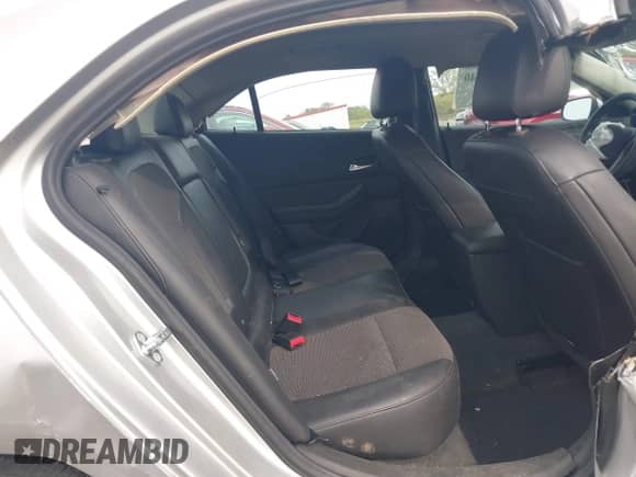 2015 Chevrolet Malibu LT z VIN 1G11C5SL0FF322443, wystawiony jako IAAI lot #43340640 z przebiegiem 149 026 mil mil oraz . Historia ofert i sprzedaży dostępna na DreamBid. Obrazek 8.