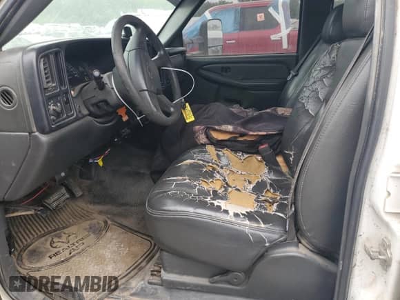 2007 Chevrolet Silverado 2500HD LT1 with VIN 1GCHC23D77F174255, listed as a Copart auction lot 69247055 with 390,834 mi miles and Salvage title. Bid and sale history available at DreamBid. Image 7.