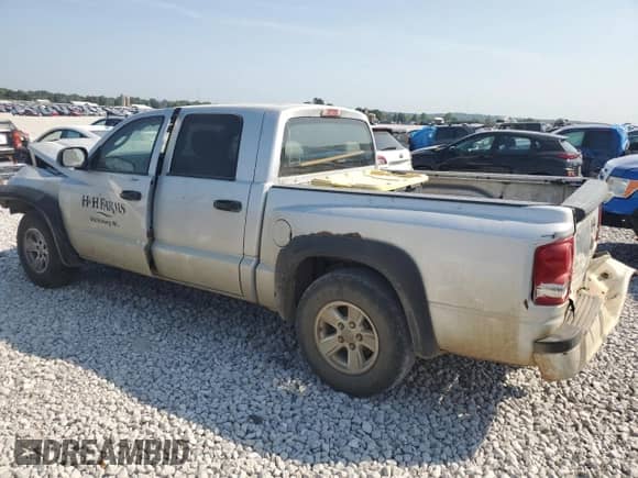 2008 Dodge Dakota z VIN 1D3HW48N28S527828, wystawiony jako Copart lot #70739434 z przebiegiem Nie podano mil oraz Czysty tytuł • Clean title. Historia ofert i sprzedaży dostępna na DreamBid. Obrazek 2.