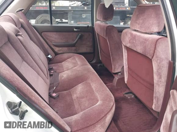 1990 Honda Accord LX with VIN JHMCB7652LC067333, listed as a IAAI auction lot 42580921 with 119,733 mi miles and . Bid and sale history available at DreamBid. Image 8.