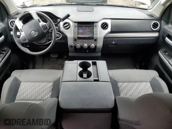 2019 Toyota Tundra SR с VIN 5TFUM5F17KX080894, выставлен на аукционе Copart как лот 63861345 с пробегом 114 288 миль миль и Списание • Salvage title. История ставок и продаж доступна на DreamBid. Изображение 8.