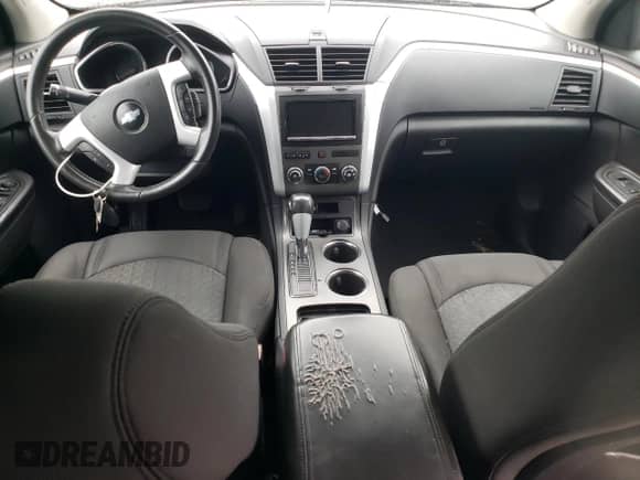 2010 Chevrolet Traverse 1LT z VIN 1GNLVFED1AS151679, wystawiony jako Copart lot #55787825 z przebiegiem 230 820 mil mil oraz Szkoda całkowita • Salvage title. Historia ofert i sprzedaży dostępna na DreamBid. Obrazek 8.