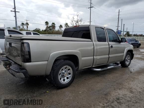 2003 GMC Sierra 1500 with VIN 2GTEC19V731218589, listed as a Copart auction lot 77957264 with 137,615 mi miles and Salvage title. Bid and sale history available at DreamBid. Image 3.