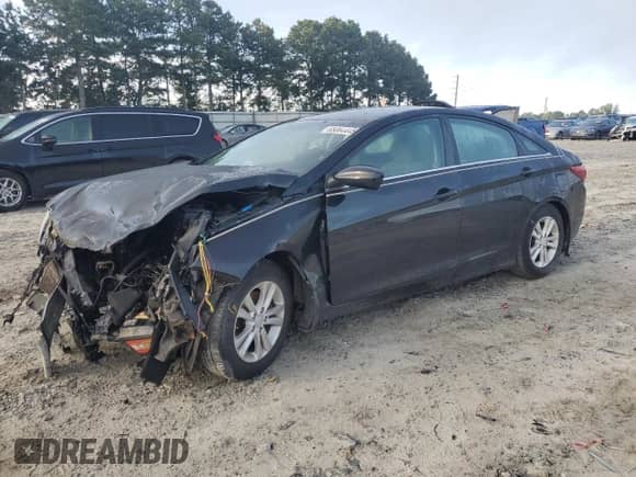 2013 Hyundai Sonata GLS z VIN 5NPEB4AC0DH660399, wystawiony jako Copart lot #65064445 z przebiegiem 129 940 mil mil oraz Nie do naprawy • Non repairable. Historia ofert i sprzedaży dostępna na DreamBid. Obrazek 1.