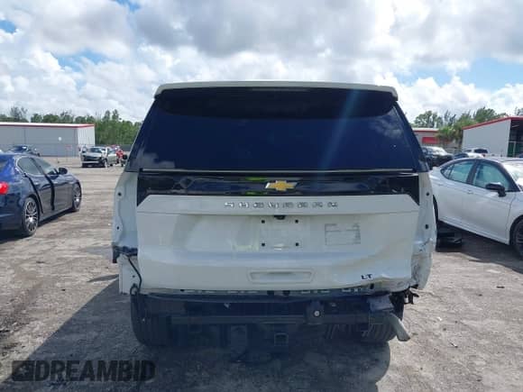2025 Chevrolet Suburban LT with VIN 1GNS6CRD7SR160588, listed as a IAAI auction lot 43399440 with 57,689 mi miles and . Bid and sale history available at DreamBid. Image 6.