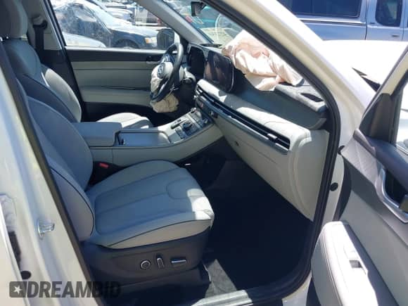 2024 Hyundai Palisade SEL z VIN KM8R4DGE7RU765583, wystawiony jako IAAI lot #42725569 z przebiegiem 20 400 mil mil oraz . Historia ofert i sprzedaży dostępna na DreamBid. Obrazek 5.
