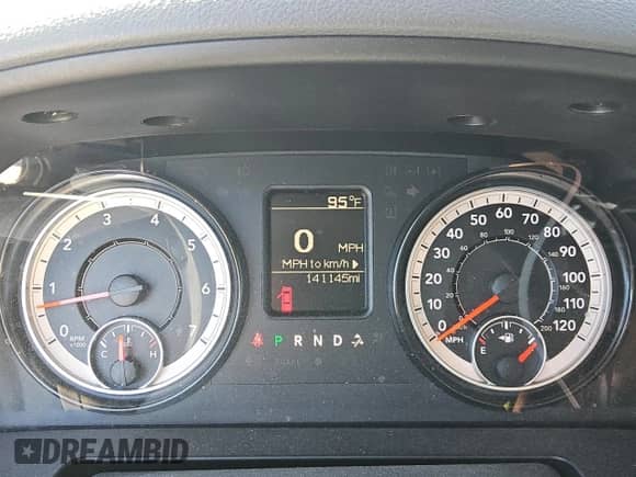 2018 Ram 1500 Tradesman z VIN 1C6RR6FG2JS232164, wystawiony jako Copart lot #86500215 z przebiegiem 141 145 mil mil oraz Czysty tytuł • Clean title. Historia ofert i sprzedaży dostępna na DreamBid. Obrazek 9.