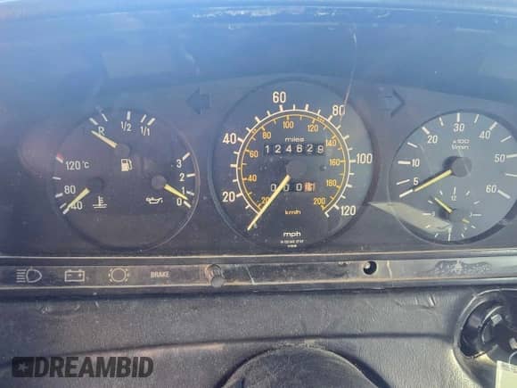 1985 Mercedes-Benz 300 с VIN WDBAB33C9FA264146, выставлен на аукционе Copart как лот 89857555 с пробегом 124 629 миль миль и Чистый • Clean title. История ставок и продаж доступна на DreamBid. Изображение 8.