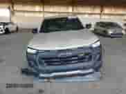 2023 Chevrolet Colorado 4WD Trail Boss z VIN 1GCPTEEK5P1127327, wystawiony jako Copart lot #71821455 z przebiegiem 41 238 mil mil oraz Szkoda całkowita • Salvage title. Historia ofert i sprzedaży dostępna na DreamBid. Obrazek 5.