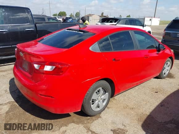 2017 Chevrolet Cruze LS z VIN 3G1BC5SMXHS554026, wystawiony jako IAAI lot #42548121 z przebiegiem 112 353 mil mil oraz . Historia ofert i sprzedaży dostępna na DreamBid. Obrazek 4.