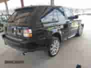 2007 Land Rover Range Rover Sport SC z VIN SALSH23497A110098, wystawiony jako IAAI lot #42524882 z przebiegiem 125 065 mil mil oraz . Historia ofert i sprzedaży dostępna na DreamBid. Obrazek 4.