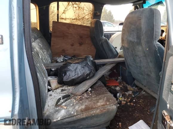 1990 Chevrolet Suburban с VIN 1GNGV26K8LF160480, выставлен на аукционе Copart как лот 83665974 с пробегом 246 841 миль миль и Чистый • Clean title. История ставок и продаж доступна на DreamBid. Изображение 11.