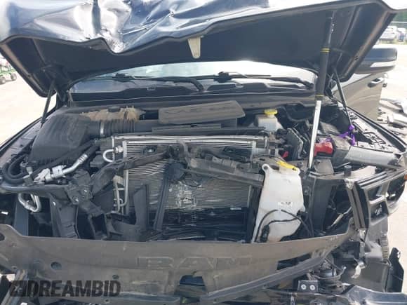 2019 Ram 1500 Big Horn z VIN 1C6RRFFG7KN702673, wystawiony jako IAAI lot #42300275 z przebiegiem 74 009 mil mil oraz . Historia ofert i sprzedaży dostępna na DreamBid. Obrazek 10.