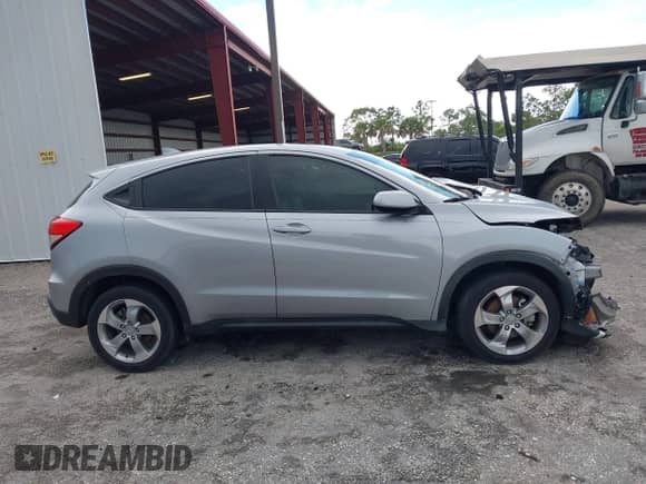 2022 Honda HR-V LX с VIN 3CZRU5H34NM723033, выставлен на аукционе IAAI как лот 43202425 с пробегом Не указан миль и . История ставок и продаж доступна на DreamBid. Изображение 13.