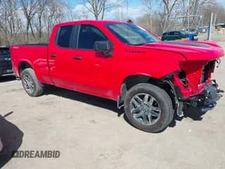 2025 Chevrolet Silverado 1500 z VIN 1GCRKBEK7SZ160110, wystawiony jako IAAI lot #41875256 z przebiegiem 1 638 mil mil oraz . Historia ofert i sprzedaży dostępna na DreamBid. Obrazek 1.
