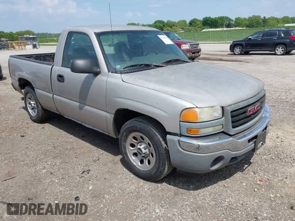 2005 GMC Sierra 1500 Work Truck z VIN 1GTEC14X15Z329738, wystawiony jako IAAI lot #42233810 z przebiegiem 184 120 mil mil oraz . Historia ofert i sprzedaży dostępna na DreamBid. Obrazek 1.