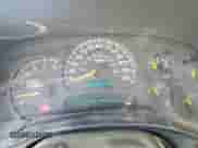 2005 GMC Sierra 1500 SLT z VIN 2GTEK13T051170186, wystawiony jako Copart lot #69706105 z przebiegiem 292 678 mil mil oraz Czysty tytuł • Clean title. Historia ofert i sprzedaży dostępna na DreamBid. Obrazek 9.