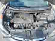 2013 Hyundai Elantra GLS z VIN KMHDH4AE9DU523071, wystawiony jako IAAI lot #43586642 z przebiegiem 176 733 mil mil oraz . Historia ofert i sprzedaży dostępna na DreamBid. Obrazek 10.